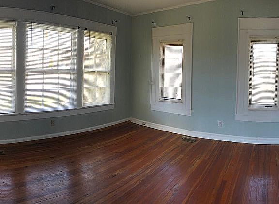 Front bedroom 