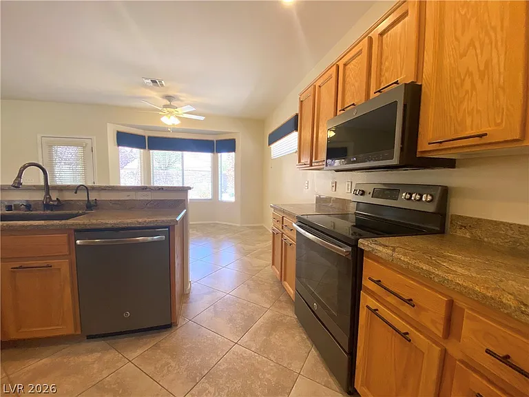 3022 Seaford Peak Dr — Photo 10