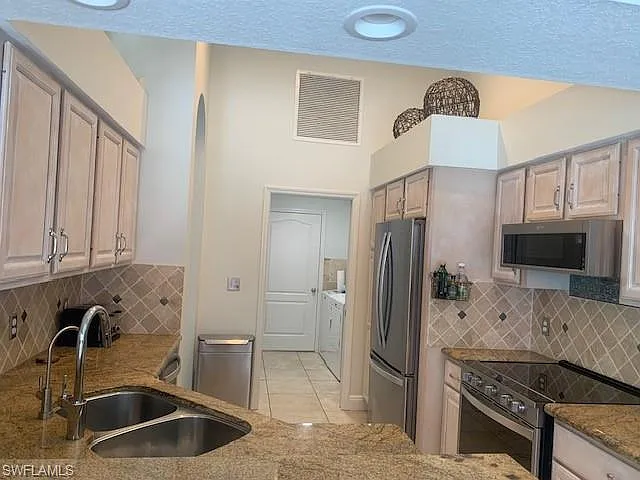 1499 Vintage Ln — Photo 13