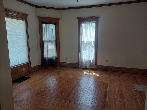 3rd image of 411 Douglas Ave #2