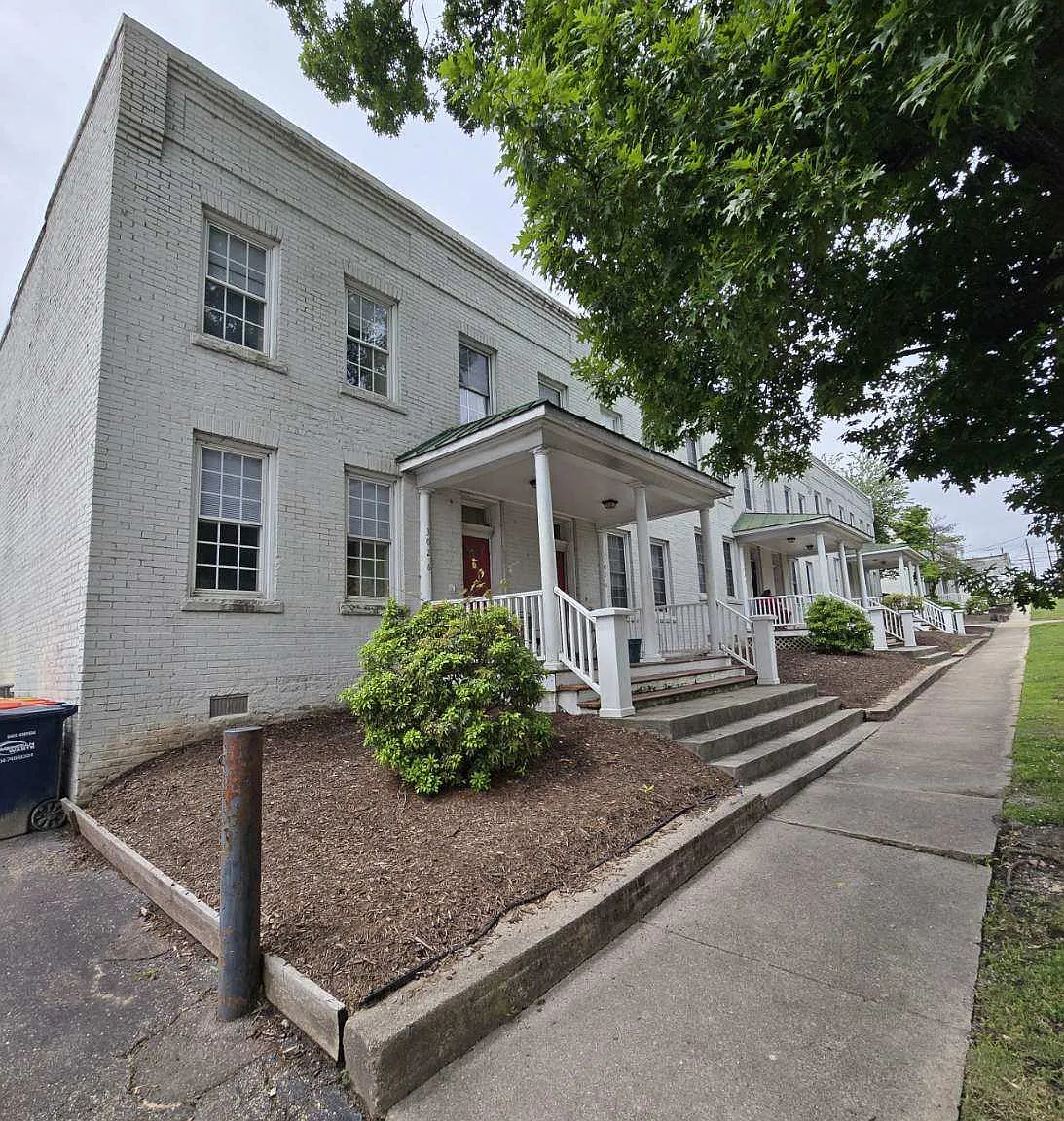3 bed, 1.5 bath, 1400 sqft, $1,295 — Photo 2