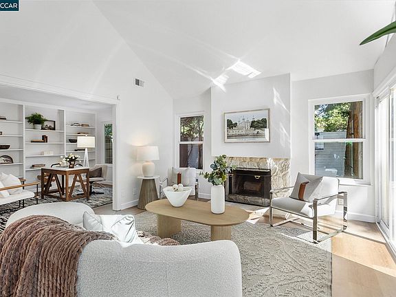4th image of 2407 Bay Meadows Cir