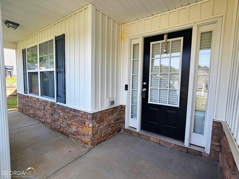 45 Manchester Ln — Photo 2