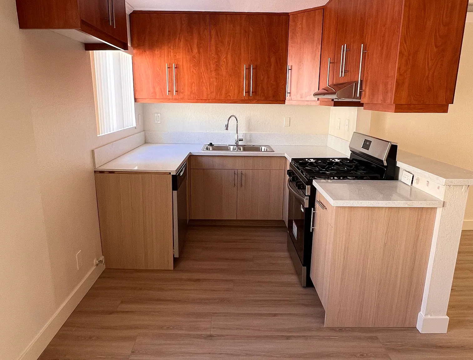 2 bed, 1000 sqft, $2,650 — Photo 2