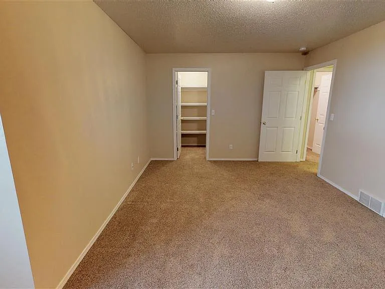 Sierra Vista Apartments — Photo 48
