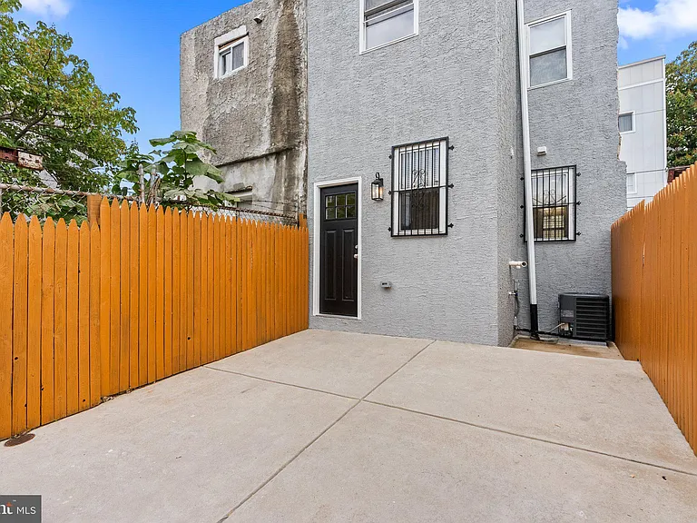 2142 N Percy St — Photo 26