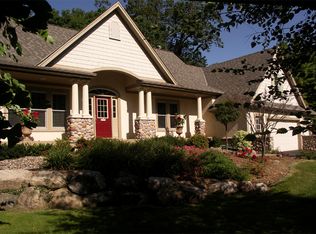 921 Iris Cir, Excelsior, MN 55331