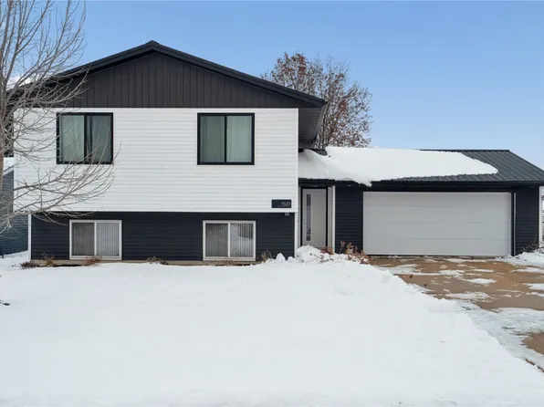 1620 Hillcrest Ct, Marion, IA 52302