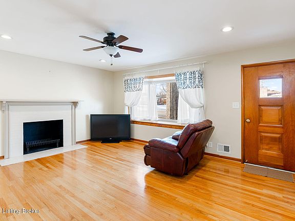 2nd image of 407 Marengo Dr