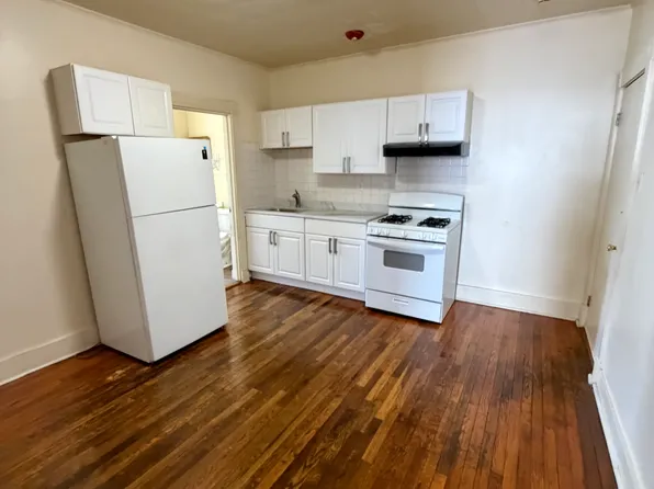 8 Bonney St #4, New Bedford, MA 02740
