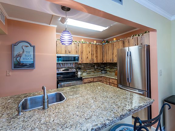 5th image of 15 Andalusia Ct