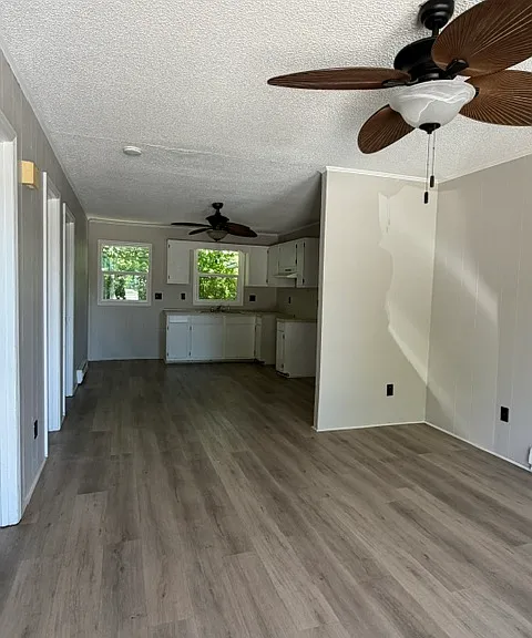 516 Burgess St #F — Photo 8