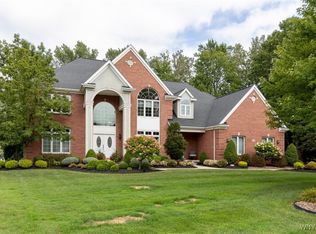 8340 Royal Ascot Cir, East Amherst, NY 14051