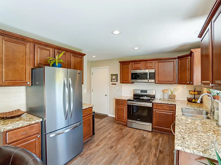1599 Yellowglen Dr — Photo 11