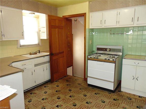 4th image of 5240 W 52nd St