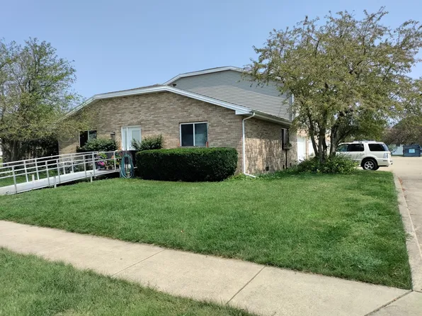 121 E Division St, Manteno, IL 60950