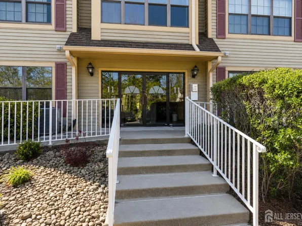 1101 Stoneridge Cir, Helmetta, NJ
