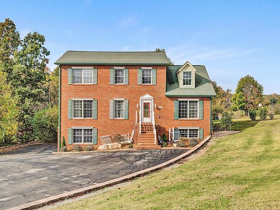 4th image of 1400 Riverbend Dr