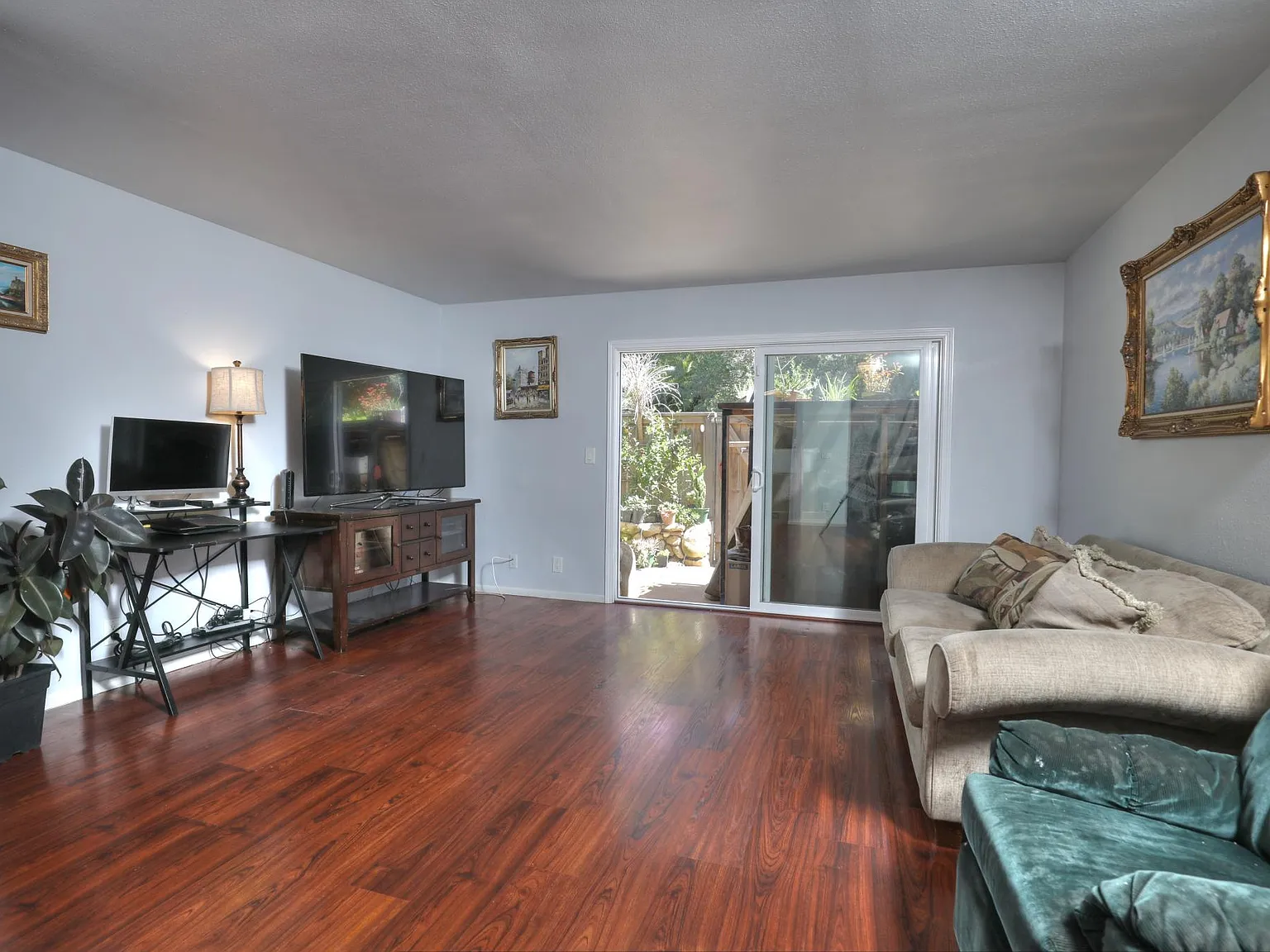 7386 Calle Real — Photo 2