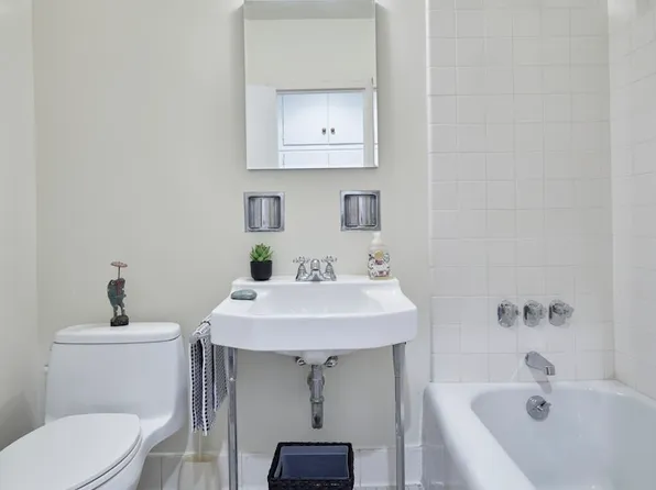 179 East 70th Street 11A image 14 of 14