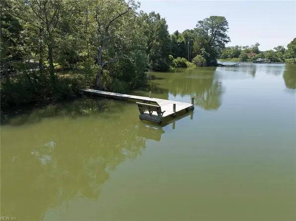 175 Heron Point Rd, Cardinal, VA 23025