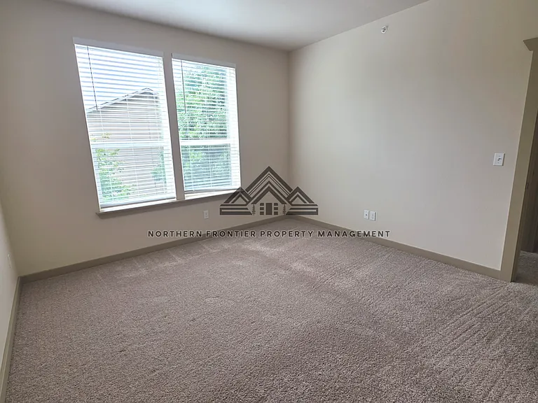 1410 S College Ave — Photo 14