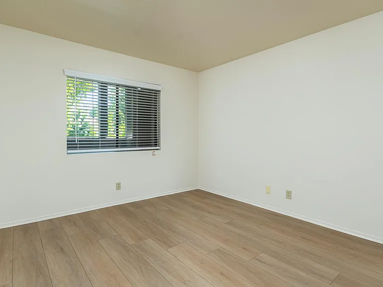 Windrose Place Pasadena — Photo 18