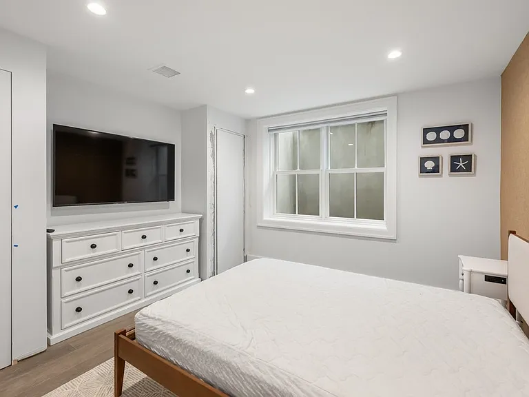 18 Red Cedar Rd — Photo 29