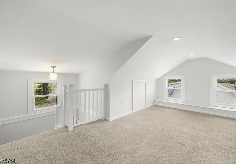 34 Parkview Dr — Photo 10