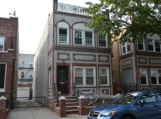 2570 34th St, Astoria, NY 11103