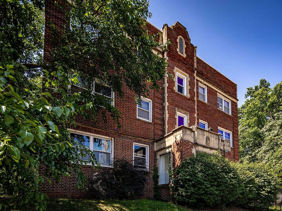 Historical Apartments l Oak St