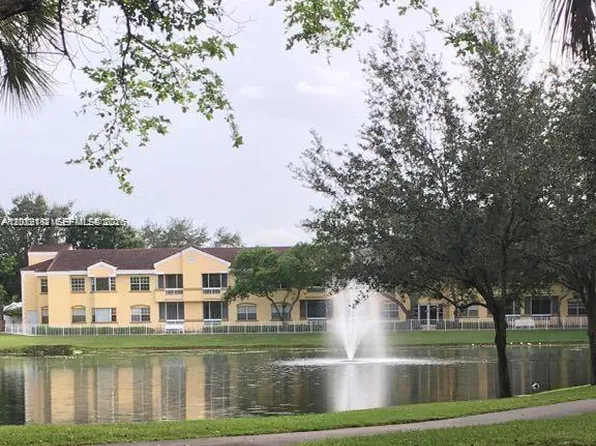 8592 W Sunrise Blvd APT 111, Plantation, FL 33322