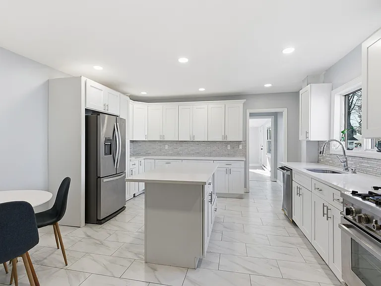 336 W Palisade Ave — Photo 5