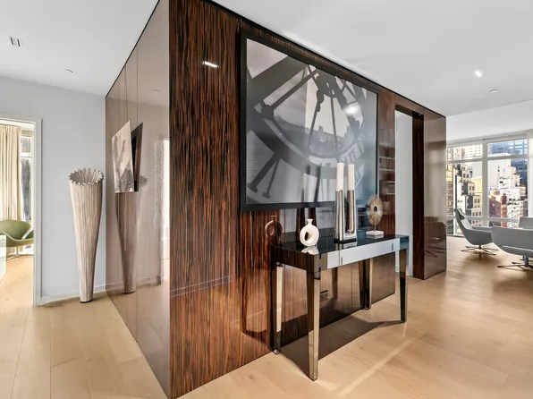 207 East 57th Street 19B image 1 of 18