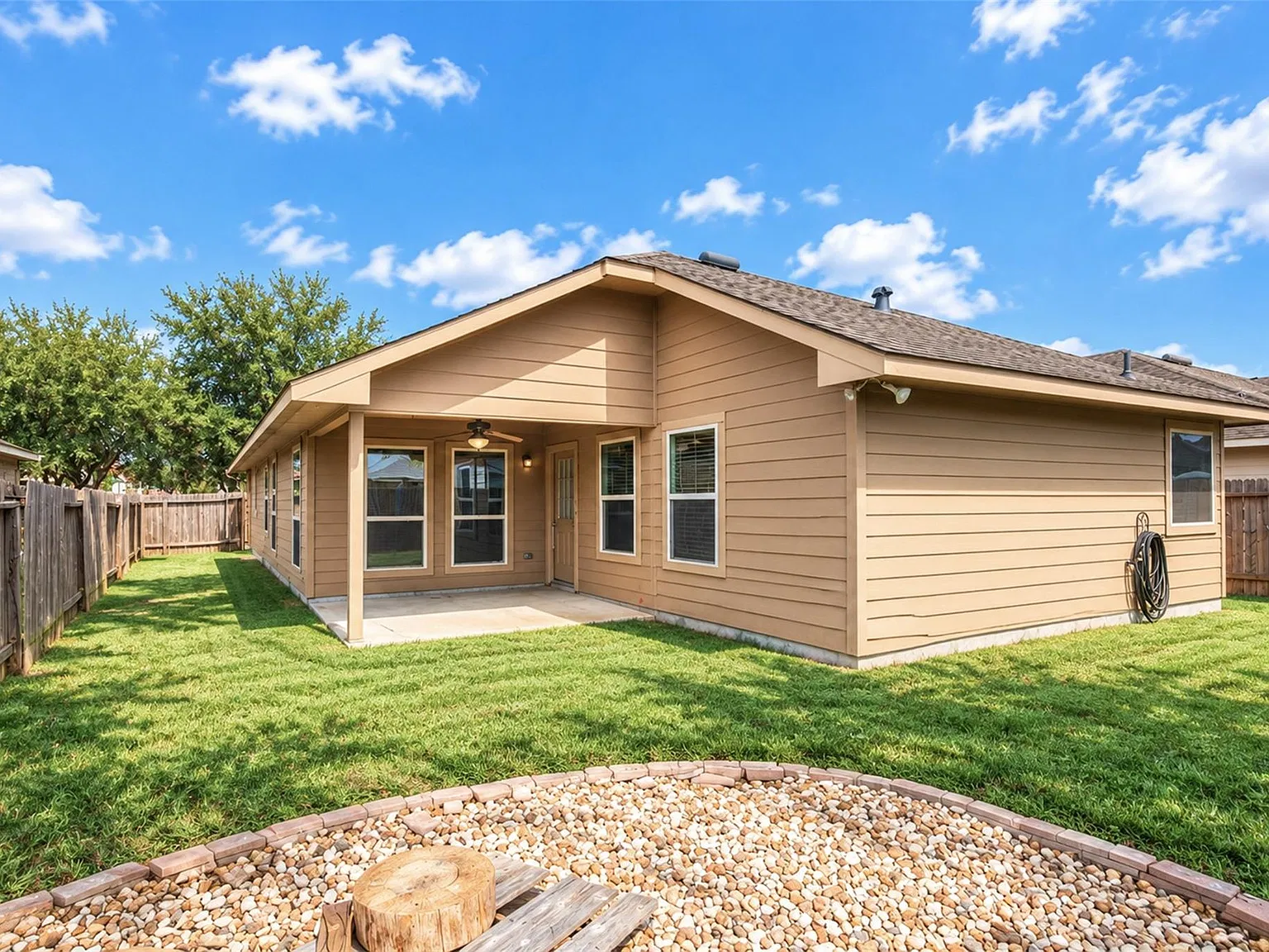 3 bed, 2.0 bath, 1780 sqft, $2,145 — Photo 3
