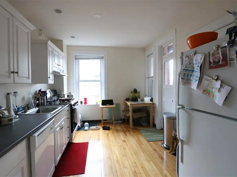 331 Harvard St #5 — Photo 5