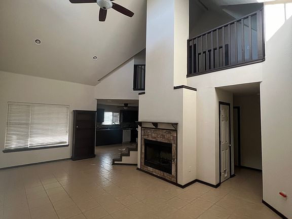 4th image of 1275 Lakeside Dr