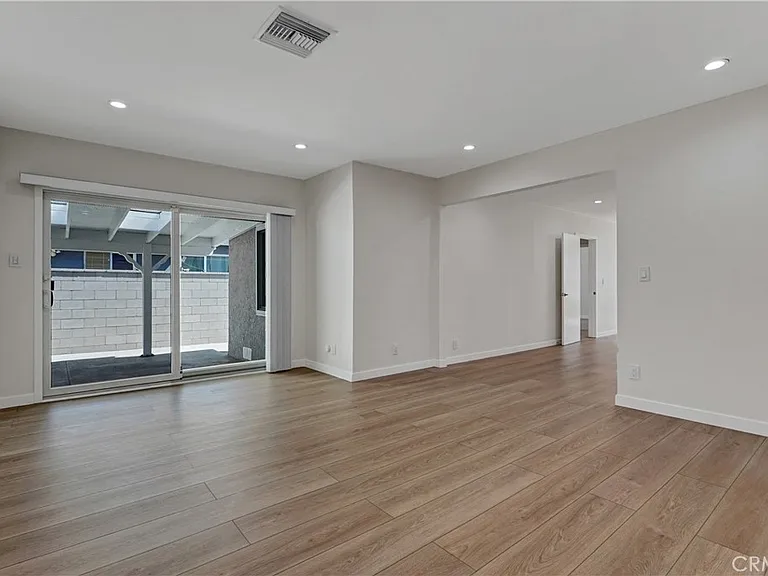 6851 Forbes Ave — Photo 14
