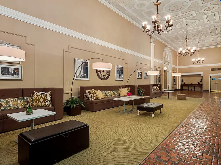 24-hour front desk attendant in the lobby