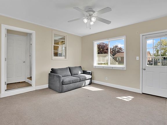 3rd image of 35 Sherwood St