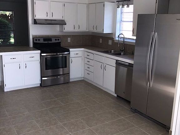 5th image of 736 Chaparral Cir