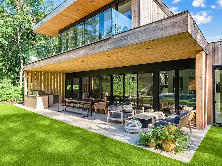 9 Oyster Shores Rd — Photo 2