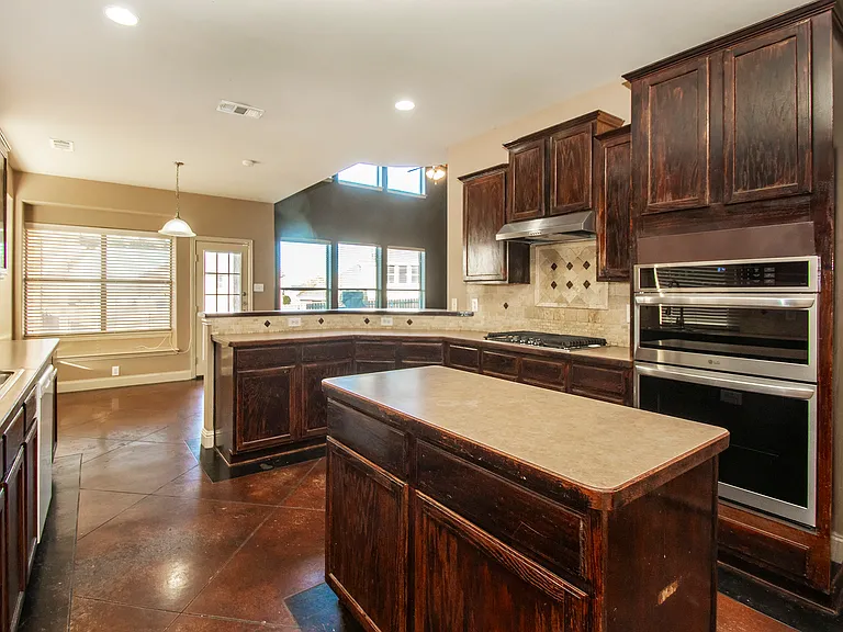 903 Fieldstone Dr — Photo 6
