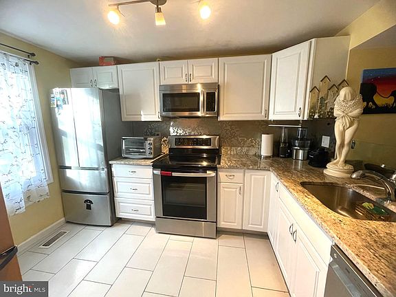 3rd image of 19451 Zinnia Cir