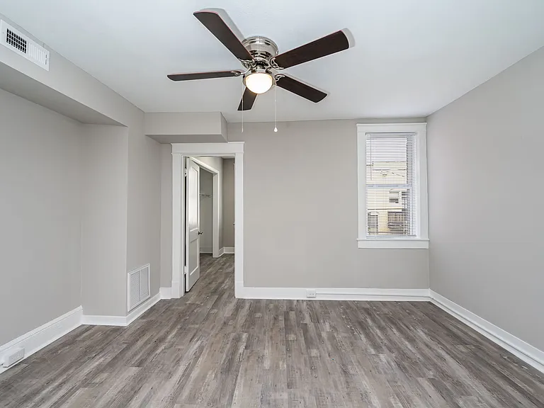 1019 Bank St — Photo 18