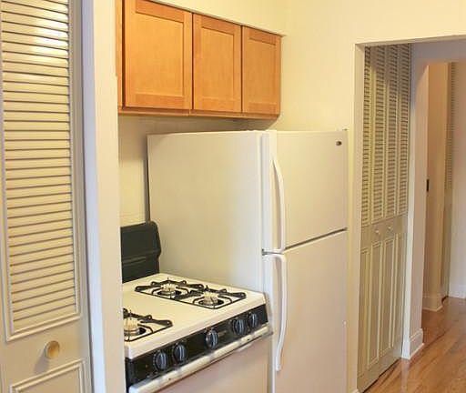 4th image of 510 W Briar Pl APT 404