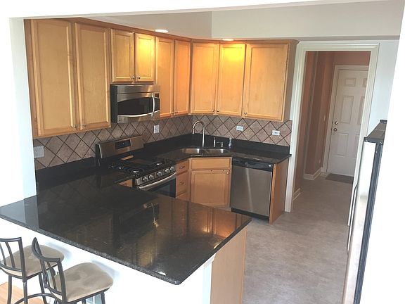 4th image of 1034 W Bogey Ln