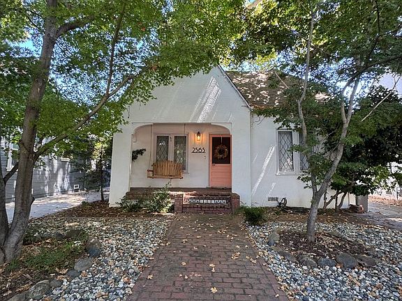 3rd image of 2565 Freeport Blvd