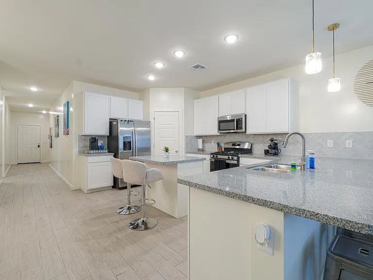 2470 N Abbey Rd — Photo 11
