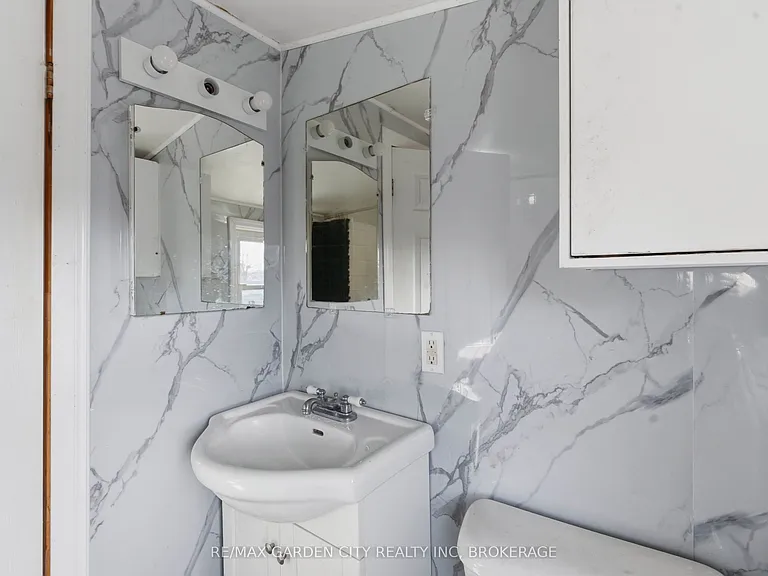 25 Pelham Rd #UPPER — Photo 19